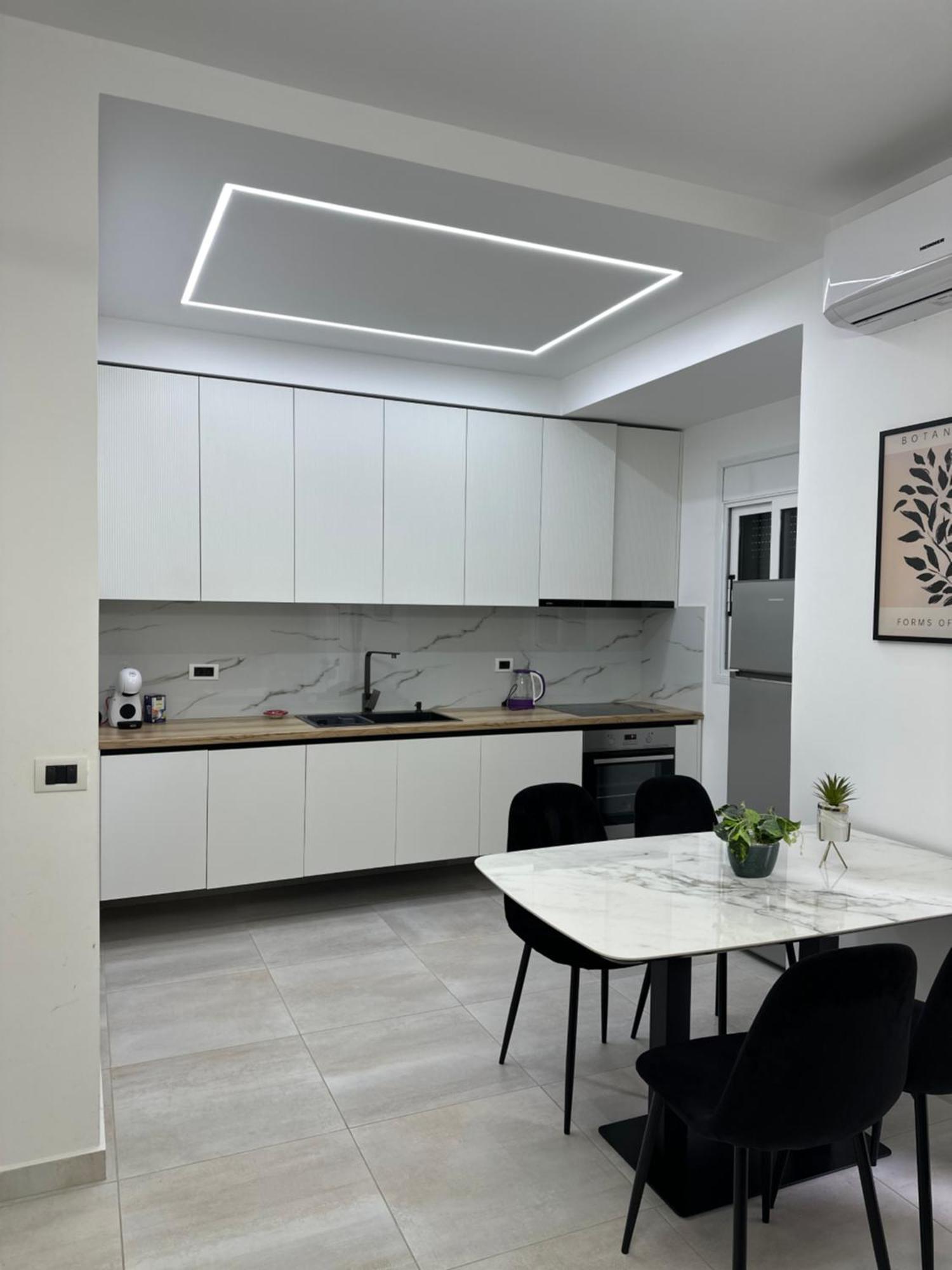 Lungomare Luxury Sea View Apartaments Vlorë Exterior foto