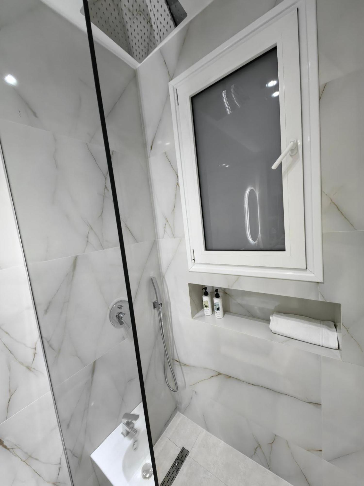 Lungomare Luxury Sea View Apartaments Vlorë Habitación foto